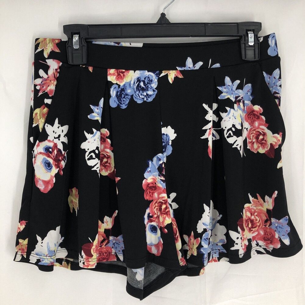 Express black Floral Pull On Shorts With Pockets Size Small